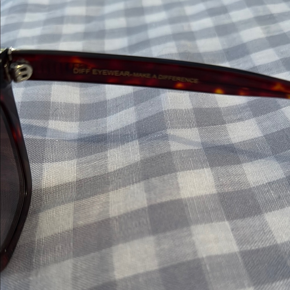 Diff Tortoise Shell Sunglasses - image 4